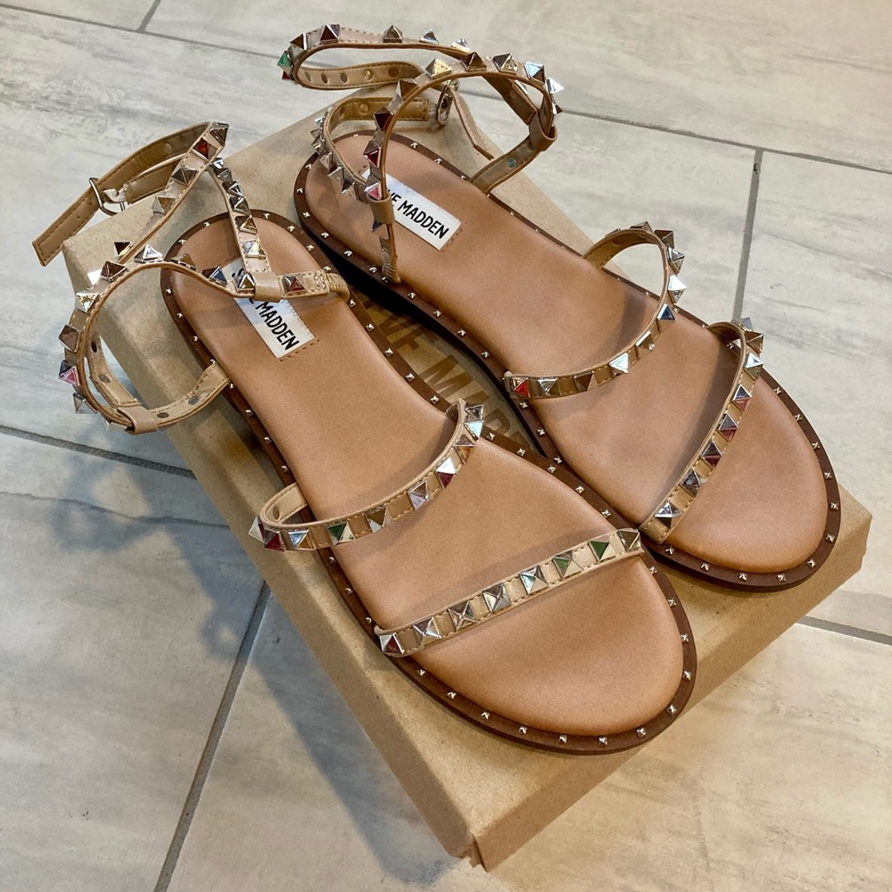 NEW Womens Steve Madden Travel Flat Tan Studded Sandals size 9.5